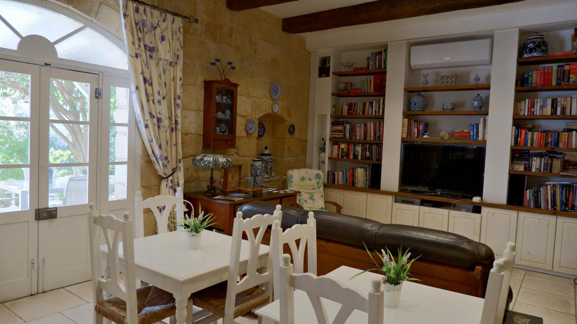 Village Knights Accommodation Zebbug  Exterior photo
